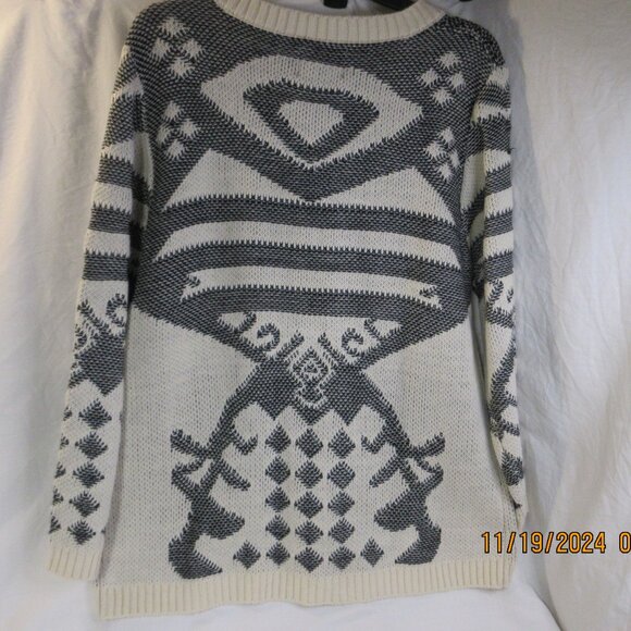 MADDISON SIZE LARGE SWEATER~CREAM & BLACK DESIGN - Picture 7 of 7